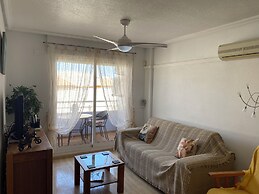 Apt - Sleeps 4 - Balcony - Communal Pool