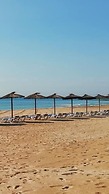 Apt - Sleeps 4 - Balcony - Communal Pool