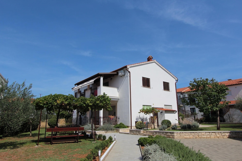 Apartments Mirela