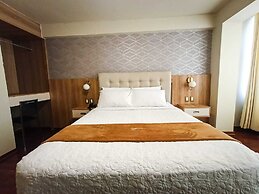 Hotel Plaza by DOT Light