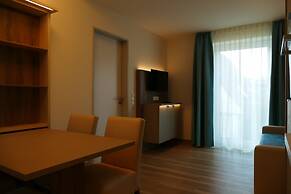 Meyn's Apartments & Hotel