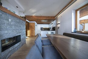 Alpine Chalet With Ski-in Access