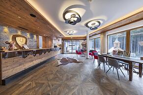 Alpine Chalet With Ski-in Access