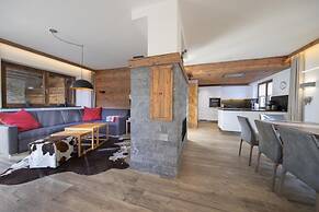 Alpine Chalet With Ski-in Access