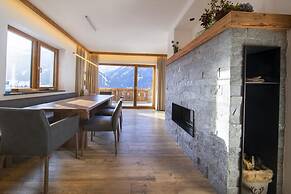 Alpine Chalet With Ski-in Access