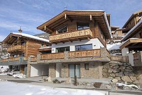 Alpine Chalet With Ski-in Access