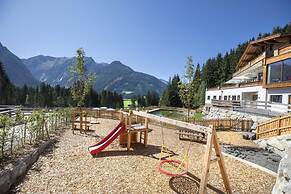 Alpine Chalet With Ski-in Access