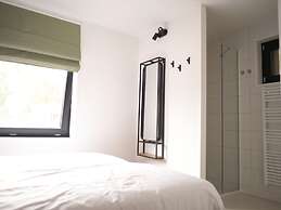 Spacious Lodge, 2 Bathrooms, Near Maastricht