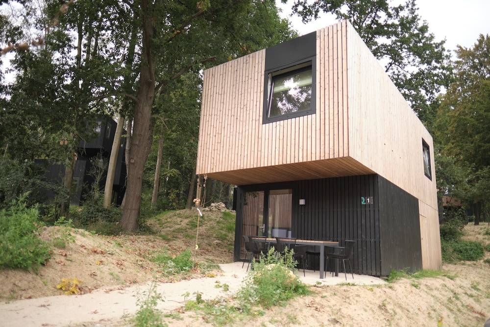 Spacious Lodge, 2 Bathrooms, Near Maastricht