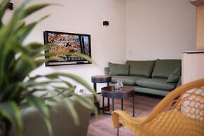 Spacious Lodge, 2 Bathrooms, Near Maastricht