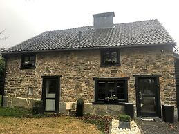 Stylish Stay With Pool, Jalhay