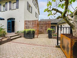 Scenic Escape With Garden