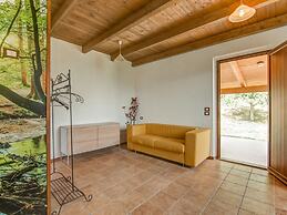 Belvilla by OYO Hillside Villa With Pool