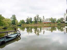 Idyllic Lakeside Cottage