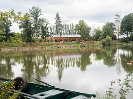 Idyllic Lakeside Cottage