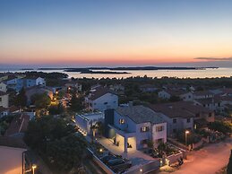 Villa in Stinjan With Pool and Sea View