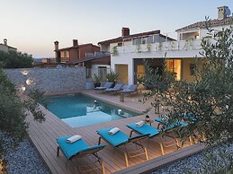 Villa in Stinjan With Pool and Sea View
