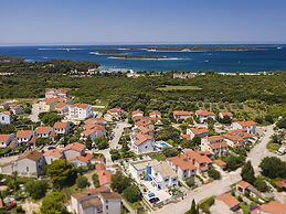Villa in Stinjan With Pool and Sea View
