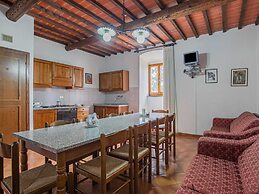 Spacious Tuscany Retreat