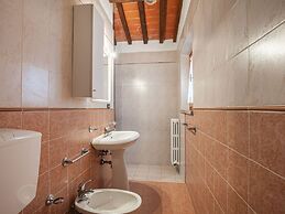 Spacious Tuscany Retreat