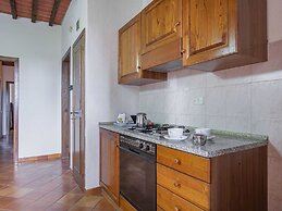 Spacious Tuscany Retreat