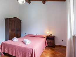 Spacious Tuscany Retreat