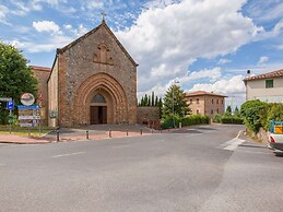 Spacious Tuscany Retreat