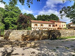 Villa in Batlug With Private Pool