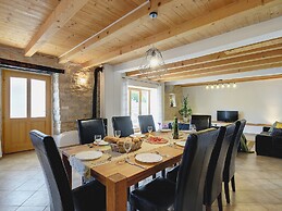 Villa in Batlug With Private Pool