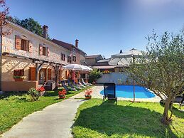 Villa in Batlug With Private Pool