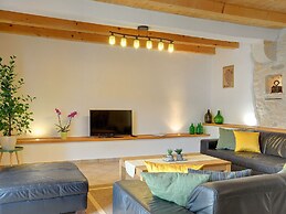 Villa in Batlug With Private Pool