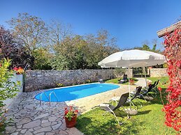 Villa in Batlug With Private Pool