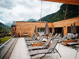 Large Apartment With Balcony & Terrace on Ski Slope