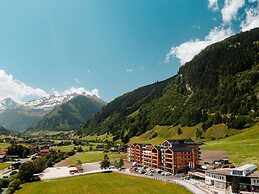 Large Apartment With Balcony & Terrace on Ski Slope