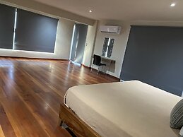 Cuxos Hotel Beachfront