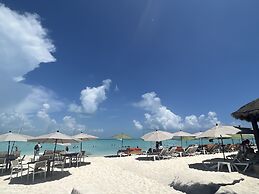 Cuxos Hotel Beachfront