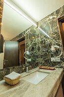 WoodRock Hotel Manali