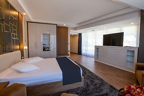 Cabir Deluxe Hotel
