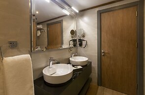 Cabir Deluxe Hotel