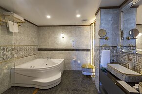 Cabir Deluxe Hotel