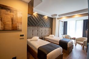 Cabir Deluxe Hotel