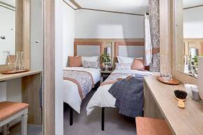 2-bed Lodge Sleeps 4 - Pet Welcome - Fireplace