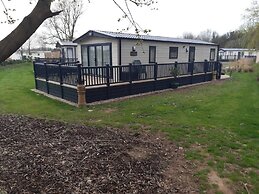 2-bed Lodge Sleeps 4 - Pet Welcome - Fireplace
