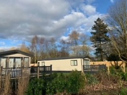 2-bed Lodge Sleeps 4 - Pet Welcome - Fireplace