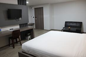 Double D Hotel