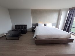 Double D Hotel
