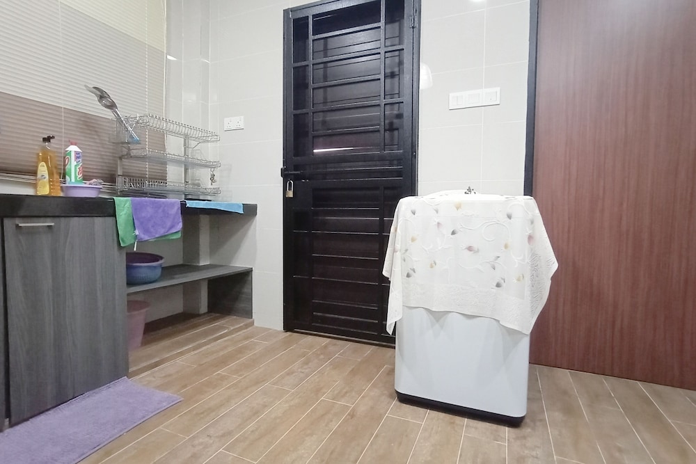 OYO 90203 Emma Sukma Homestay