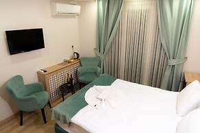 Loss Hotel