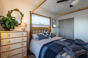 1 Bed Flat - Sleeps 2 - Pets - Balcony - Parking