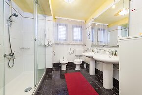 Apartments with Shared Pool Villa Rossella 1